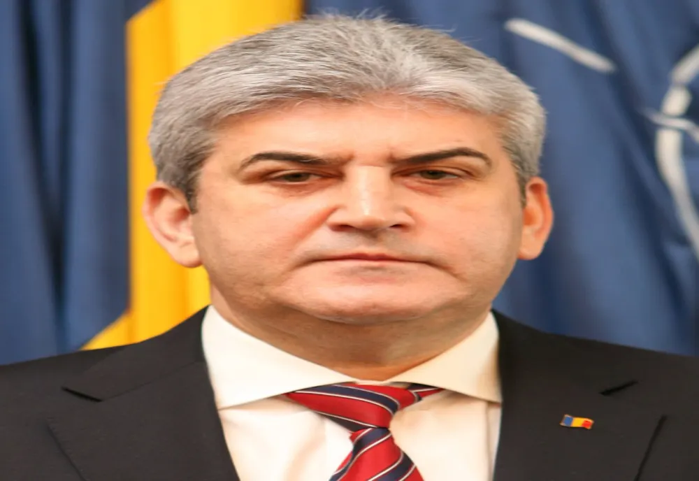 Mesajul fondatorului UNPR, Gabriel Oprea, de Ziua Eroilor: Trebuie să apărăm întotdeauna valorile și simbolurile naționale