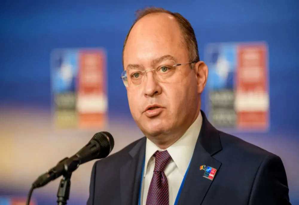 Maia Sandu l-a decorat pe fostul ministru de externe Bogdan Aurescu cu ”Ordinul de Onoare”