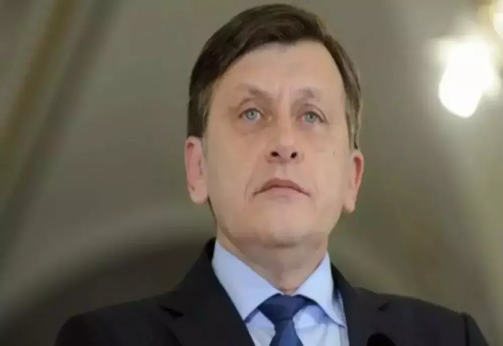 CRIN ANTONESCU: SRI N-ARE ȘEF CIVIL, DE VREO DOI ANIȘORI. E GREU DE ACCEPTAT! SERVICIUL O FI MERGÂND BINE, AȘA CUM ZICEA KLAUS IOANNIS, DAR TRĂIM ÎN DEMOCRAȚIE