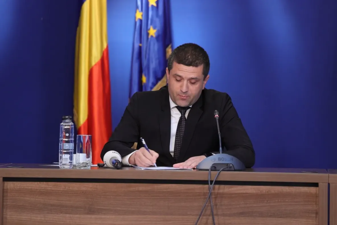 Miruță: S-a semnat un contract pentru echipamente prin SAFE; valoarea - 30.700.000 euro fără TVA