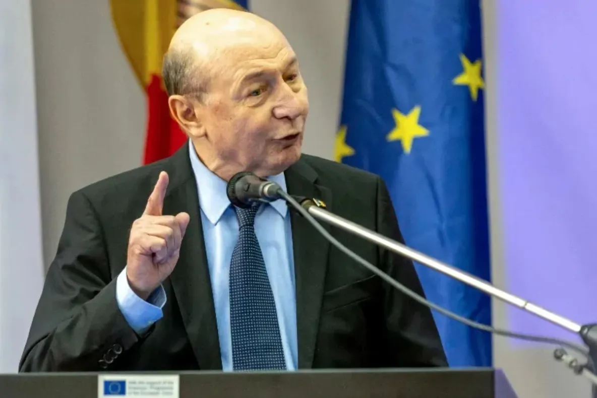 „Trebuie ruptă pisica”. Traian Băsescu, despre amenințarea PNL cu sesizarea la CCR