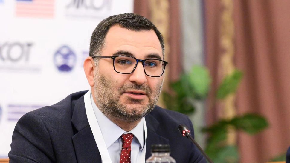 SURSE: Contract de 300.000 de lei între firma de avocatură la care lucrează consilierul onorific Cristian Băcanu și Guvern
