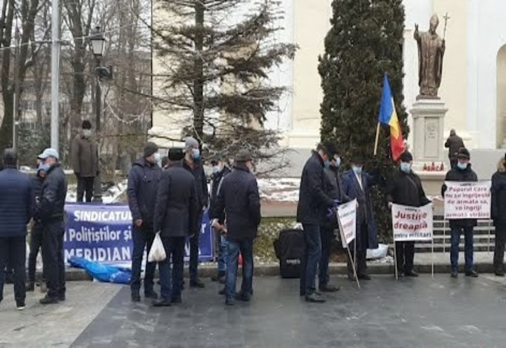  Protest public a cadrelor militare în rezervă şi în retragere din MApN şi MAI