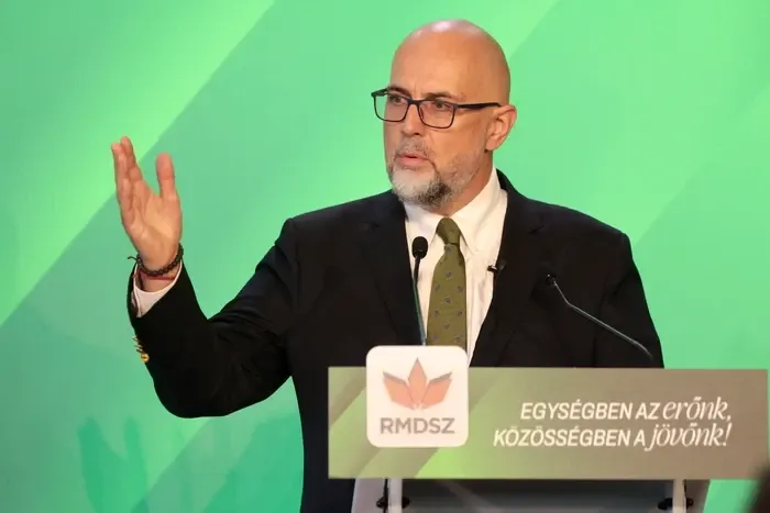 Kelemen Hunor consideră că un guvern de armistițiu ar fi potrivit în actualul context; el enumeră trei variante de lucru