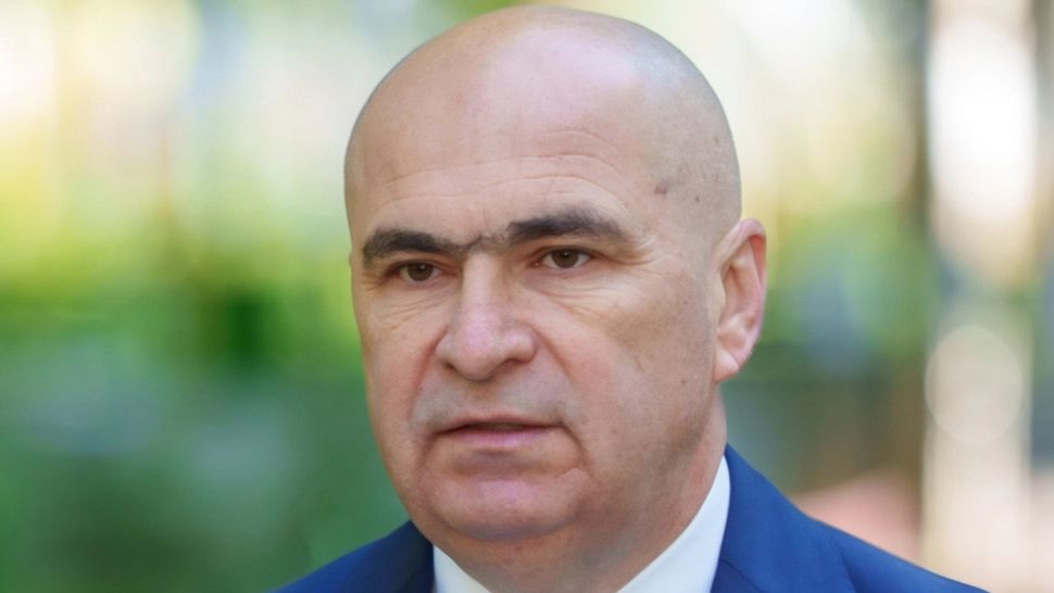 Bolojan, despre scumpirile la carburanți: „Scăderea de acciză garantează creşterea adaosului comercial. Să nu acţionăm ca nişte piromani economici”