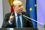 „Trebuie ruptă pisica”. Traian Băsescu, despre amenințarea PNL cu sesizarea la CCR