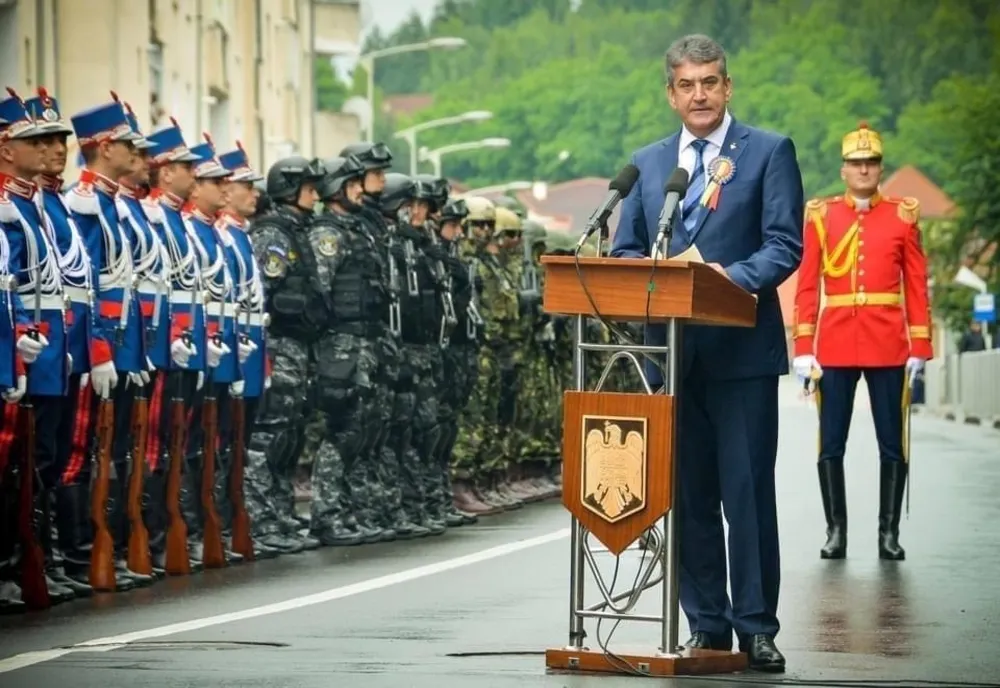 Gabriel Oprea, mesaj de Ziua Armatei Române: „Trebuie să strâgem rândurile, să fim uniți, să mergem în aceeași direcție”
