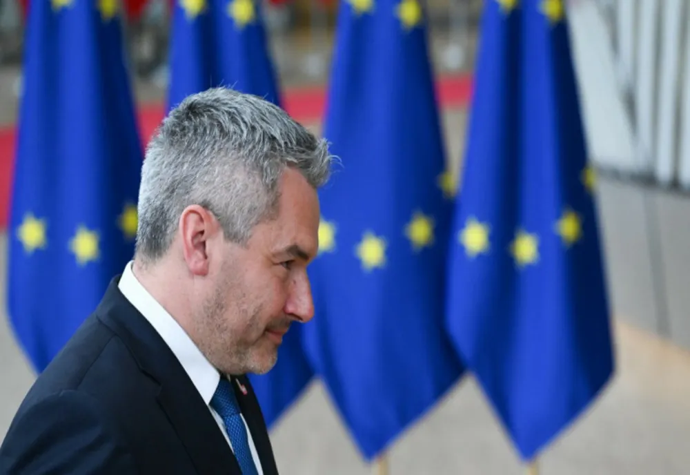 Pagina de Facebook a cancelarului austriac, asaltată de mesajele românilor