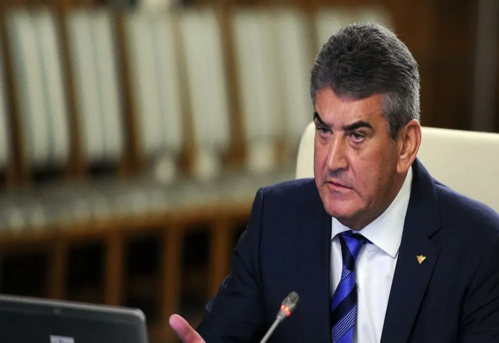 Gabriel Oprea: “La mulți ani, SRI!”