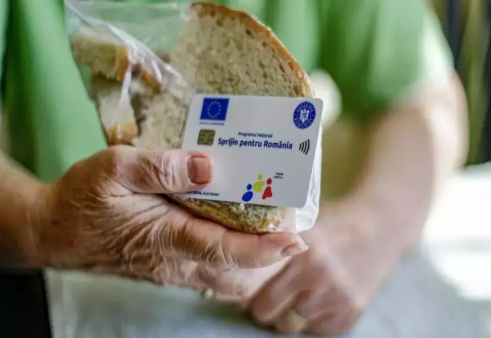 Probleme mari cu virarea banilor pe cardurile de alimente: Oamenii spun că nu și-au primit ajutorul social promis