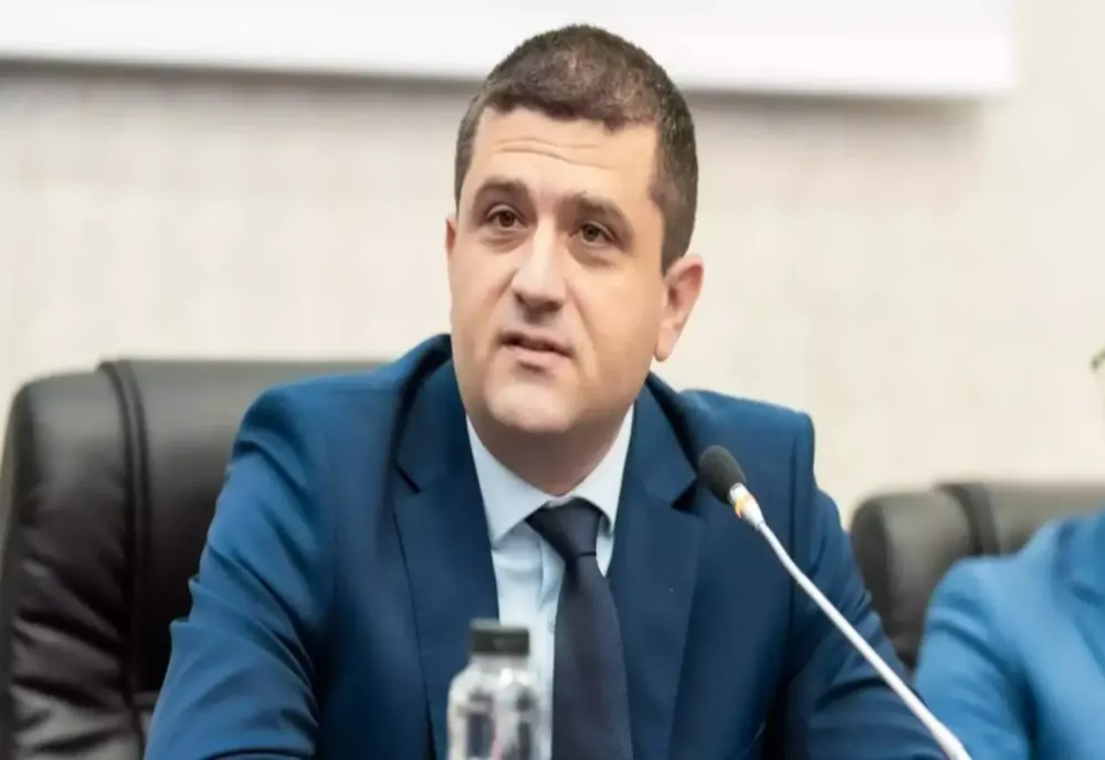 Radu Miruță drege busuiocul după ce l-a făcut erou pe Nicolae Ceuașescu
