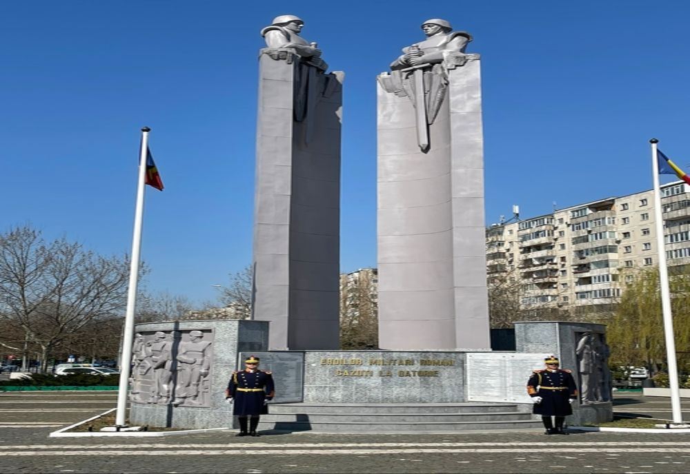 GL.(R) GABRIEL OPREA: “ASTĂZI SUNTEM, MAI MULT DECÂT ORICÂND, CU GÂNDUL ŞI CU SUFLETUL ALĂTURI DE MILITARI”