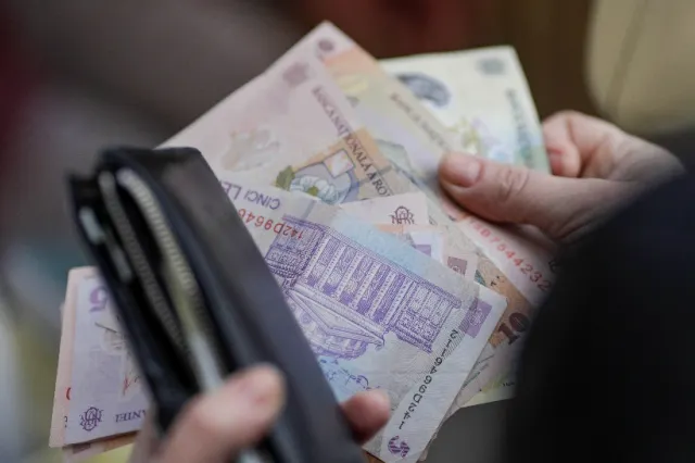 Se reiau negocierile dintre sindicate și partide pentru noua lege a salarizării