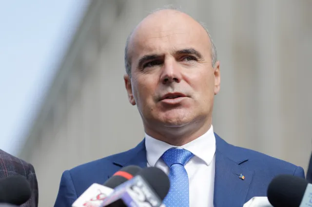 Rareș Bogdan, atac devastator la Bolojan: „Un farseur nepriceput, dar agresiv și încăpățânat căruia îi place să fie lăudat”