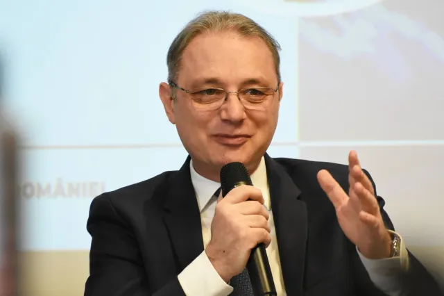 Luca Niculescu vede progrese în negocieri, în aceeași zi în care PSD discută despre anticipate