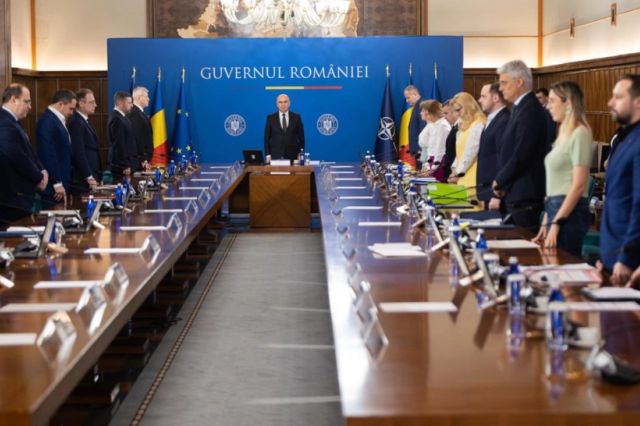 Instabilitatea politică ne costă. Românii plătesc mai mult pentru energie și carburanți